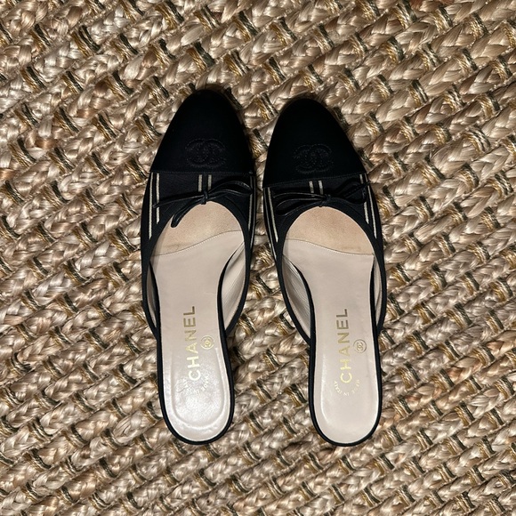 CHANEL Shoes - Chanel Kitten Heels
